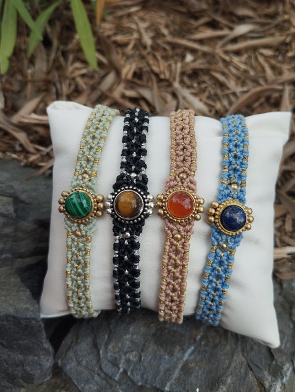 Bracelet cabochon en pierre & micro-macramé