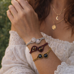 Collection "DARPAN" : bracelets en pierres et micro-macramé